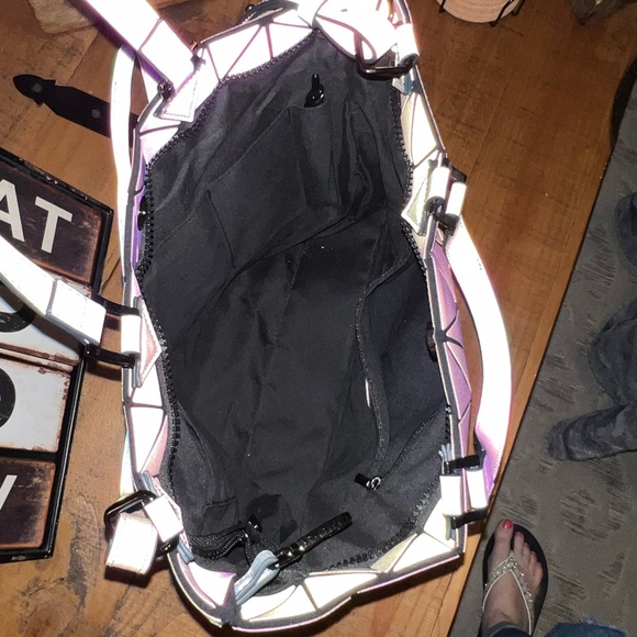 HOTONE Geometric Luminous holographic crossbody handbag - Picture 6 of 8